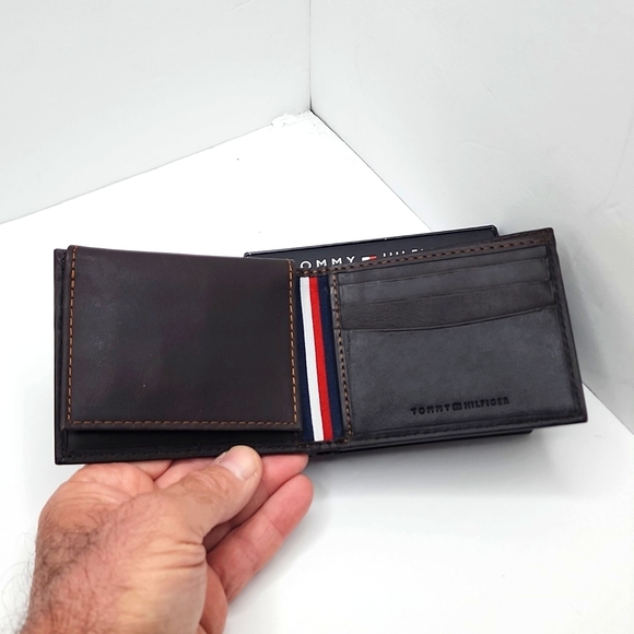⭐️TOMMY HILFIGER 💯 MENS WALLET DARK BROWN - Picture 3 of 11